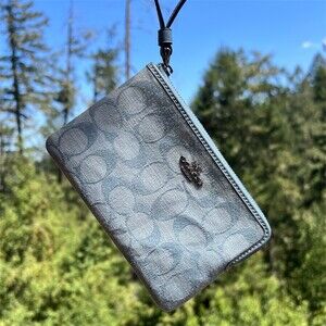 Coach Signature Jacquard Blue Chambray Wristlet Wallet Clutch Gold Hardware